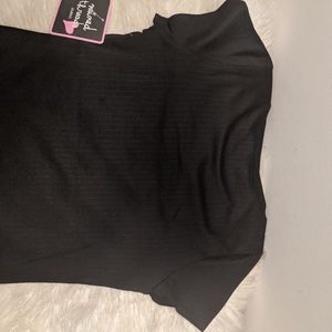 Short sleeves black knit Top with open bust